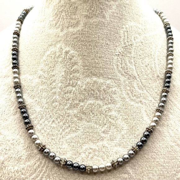 Vintage  NAPIER silver and grey glass pearl necklace 16” 2” extender. Dainty - Picture 9 of 9